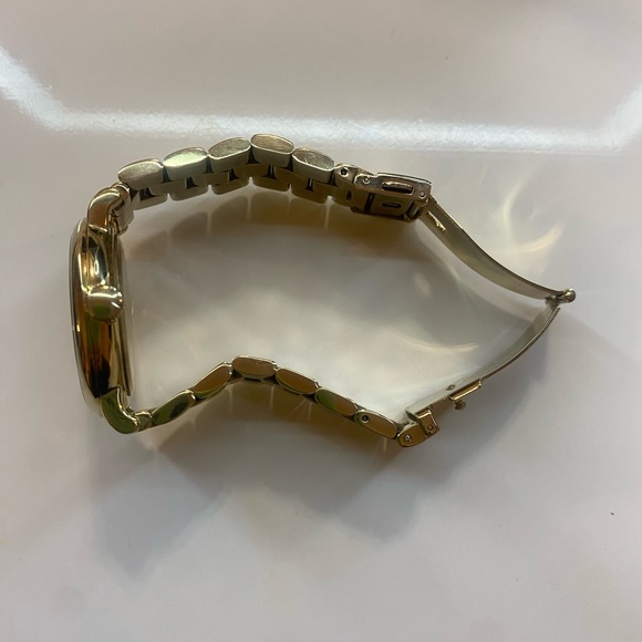 Gently used Marc Jacob’s Watch - Picture 7 of 10